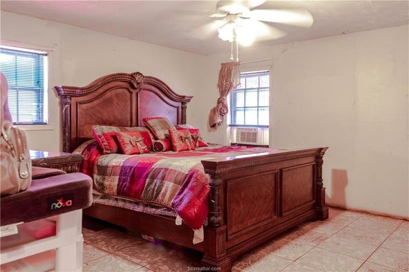 1009 W 18th St, Bryan, TX 77803